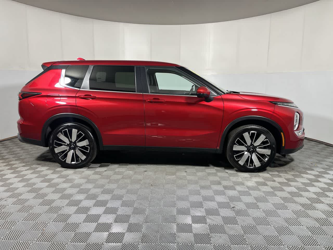 2025 Mitsubishi Outlander SE