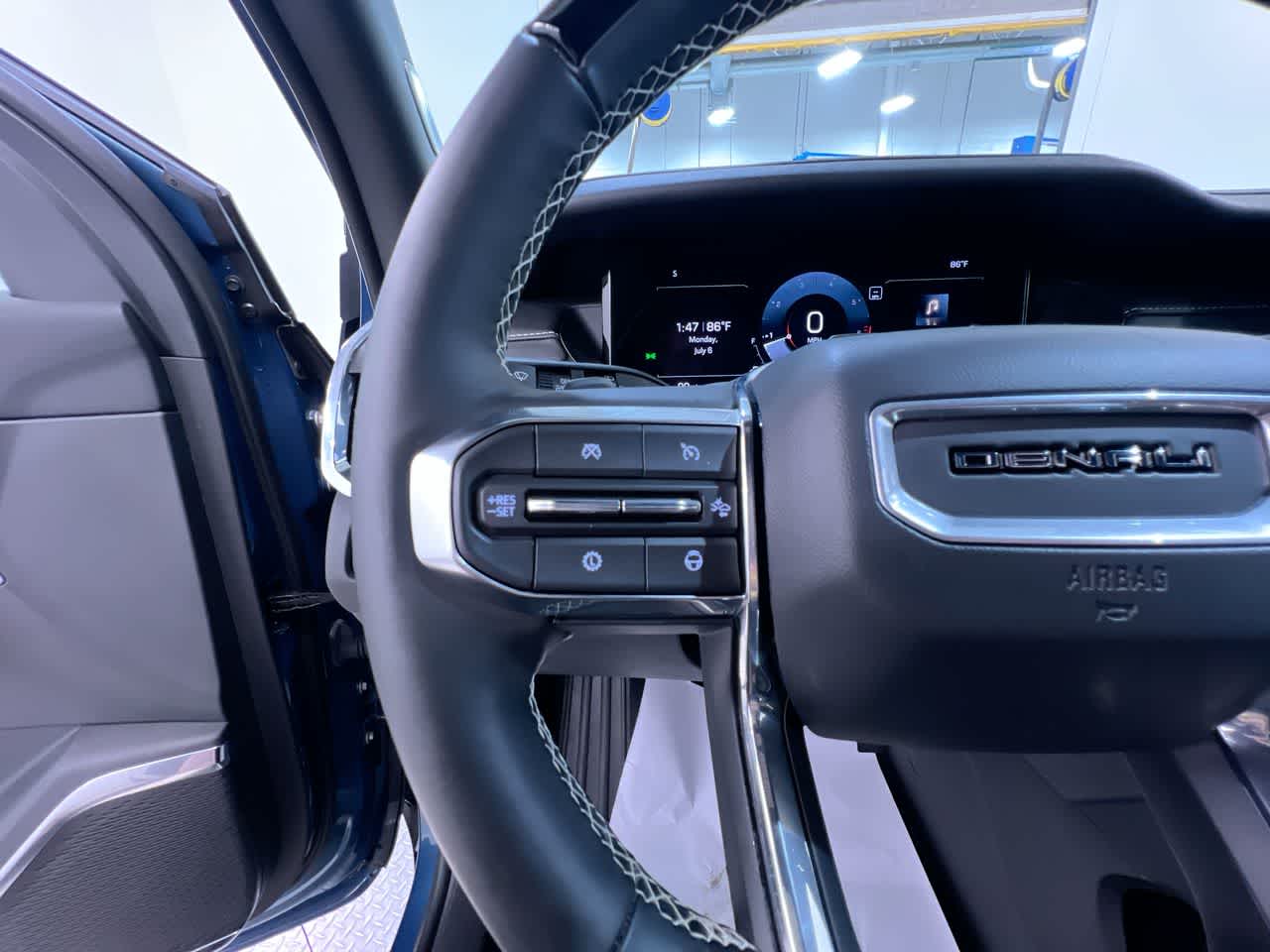 2025 GMC Acadia FWD Denali