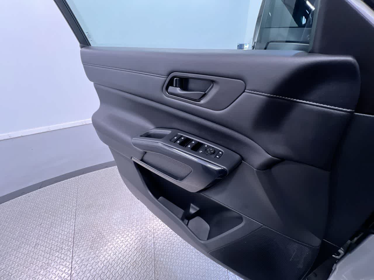 2025 Nissan Pathfinder S